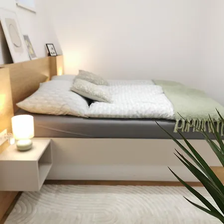 Feel Like In The Center *